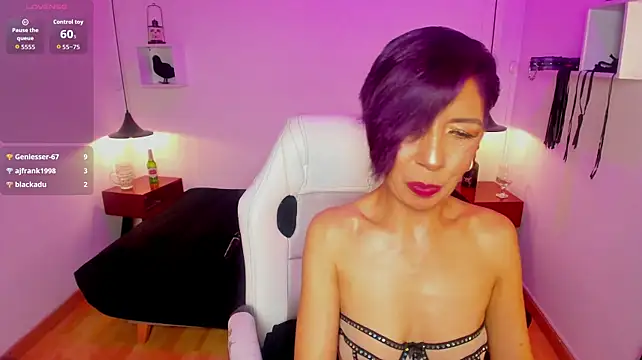 Trinityy__ live cam on StripChat