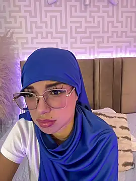 naishaa_ live cam on StripChat