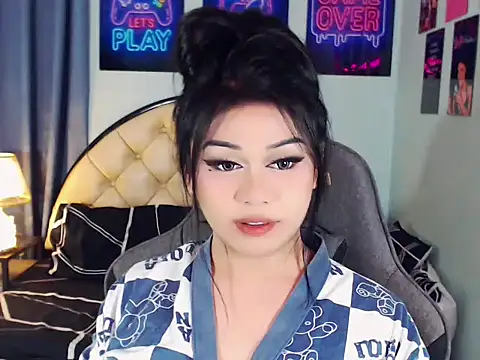 SexxyTsLoverr live sex cam