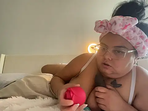 LittleAngelFace live cam on StripChat