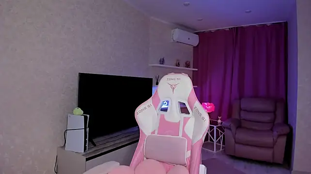 EllaCurtis live cam on StripChat