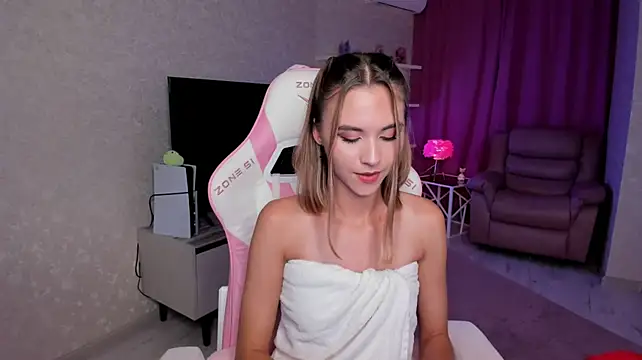 EllaCurtis live cam on StripChat