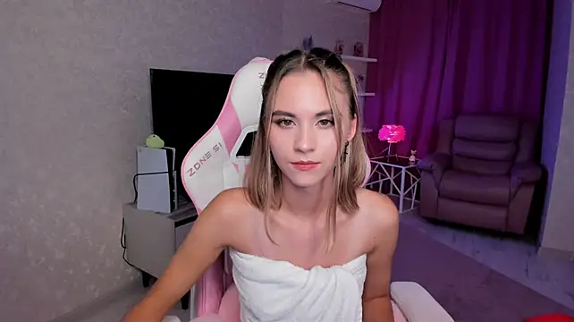 EllaCurtis live cam on StripChat