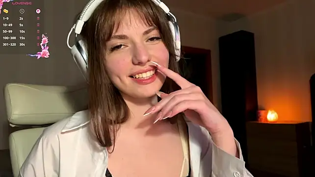 LorinaSpero live cam on StripChat