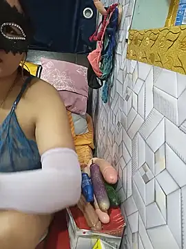 tina8th live cam on StripChat