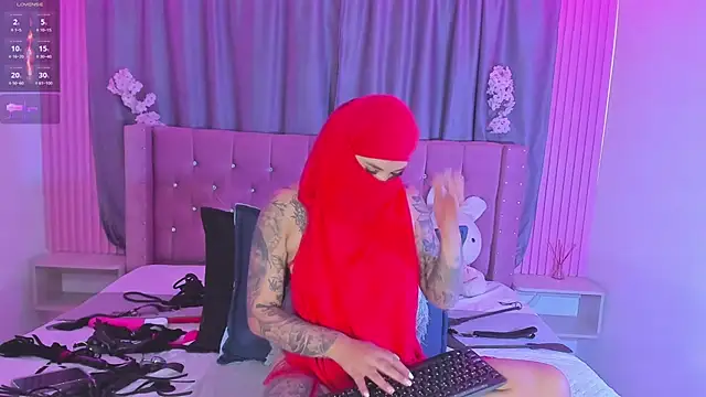 Nayla-Mouna live cam on StripChat