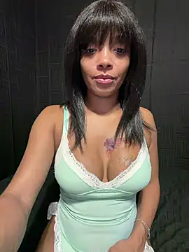 Rakiyahcharms live cam on StripChat