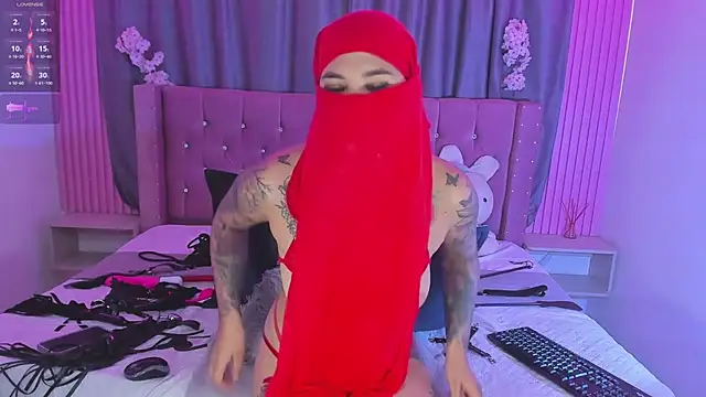 Nayla-Mouna live cam on StripChat