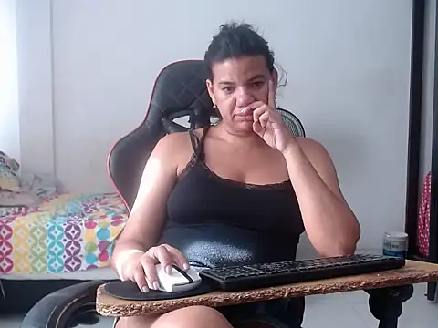 Adriana_0312 live cam on StripChat
