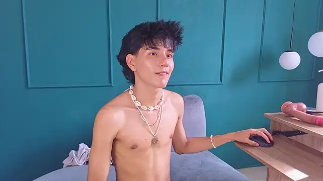 christopher_robin4 (M twink) - Play with yours balls close up
