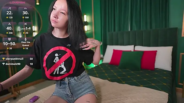 mi_mi_mia (F teen) - Show bare feet