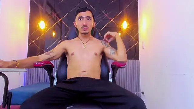 DylanAnderson1 live cam on StripChat