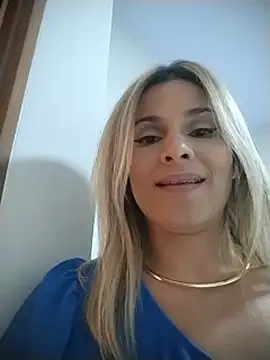 thayany (F milf) - Fazer strip