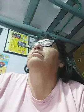 clarita_01 live cam on StripChat