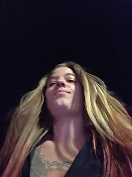 Luna_Lynn live cam on StripChat