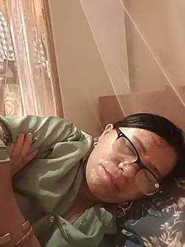 Chilly-wet live cam on StripChat