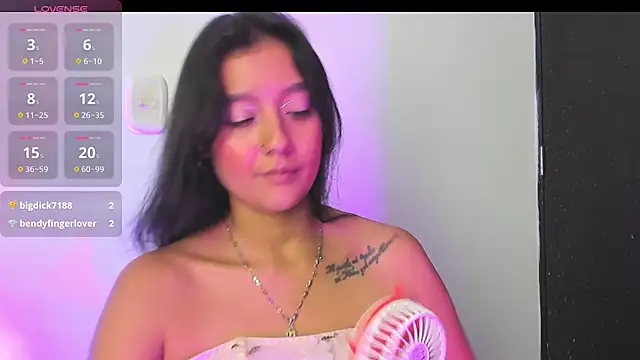 charlottekiss99 live cam on StripChat