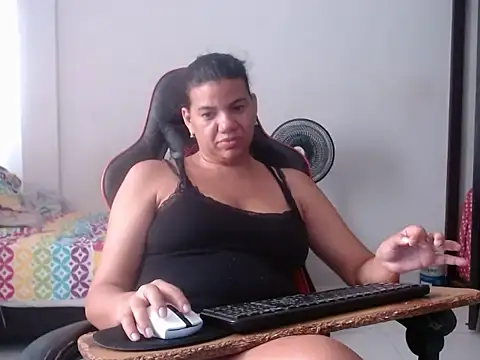 Adriana_0312 live cam on StripChat