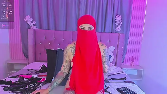 Nayla-Mouna live cam on StripChat