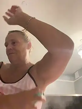 Blondnboujee53