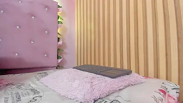 lovely__kiss__ (F teen) - SHOW ANAL🍑🍑