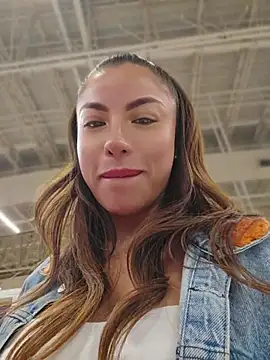 karen_san_miguel (G young) - Wet my pussy in public+sent hot video😈