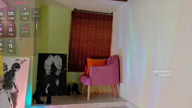 Emma__Blanco live cam on StripChat