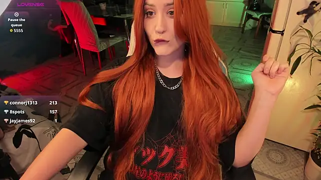 Sserendipityy live cam on StripChat