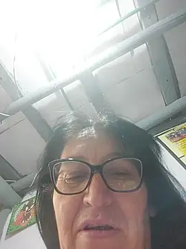 clarita_01 live cam on StripChat