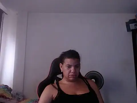 adriana_0312 (F milf) - Shake  boobs naked