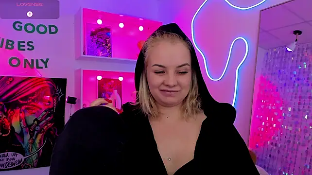 StephanieSweety live cam on StripChat