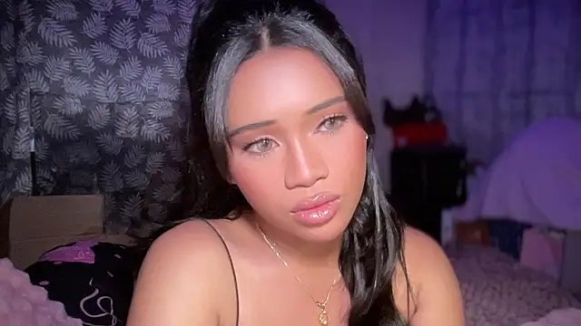 Exotic_alyssa69 live cam on StripChat