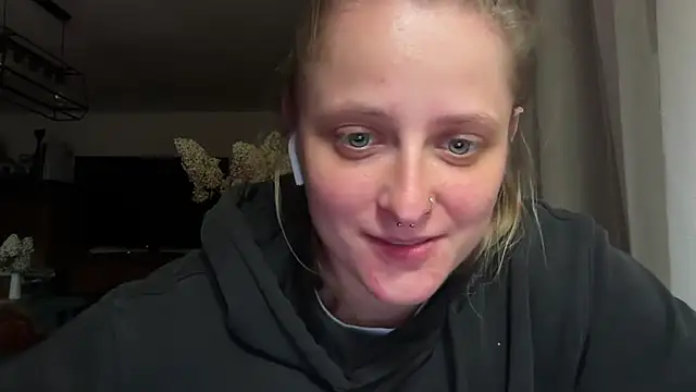 LeaWetGirl live cam on StripChat