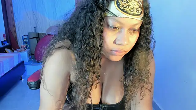 Lunastar02 live cam on StripChat