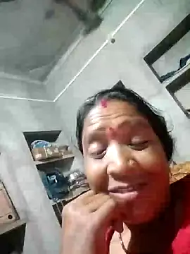 Loomaraj live cam on StripChat