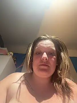 busty-bella1 live cam on StripChat