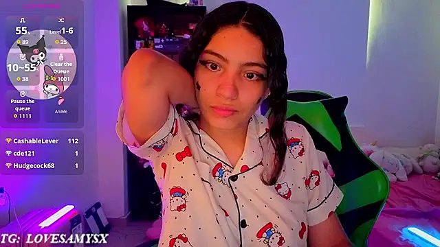 Lovelyamyy live cam on StripChat