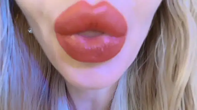 Velvet_kissx live cam on StripChat