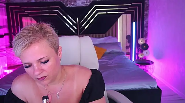 CrystalVibe live cam on StripChat
