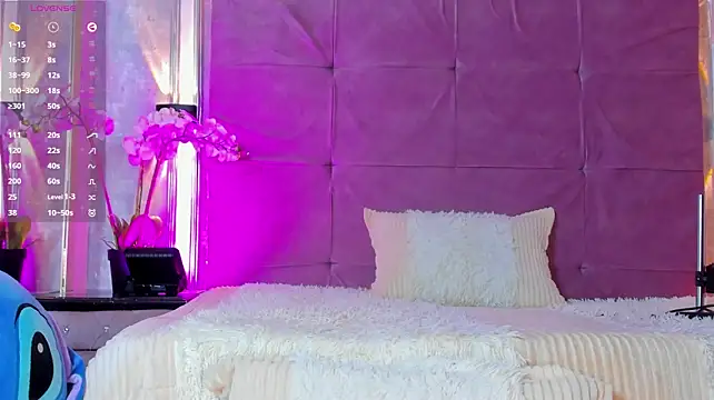 Stushaa live cam on StripChat
