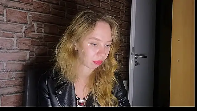 ElizaStorm live cam on StripChat
