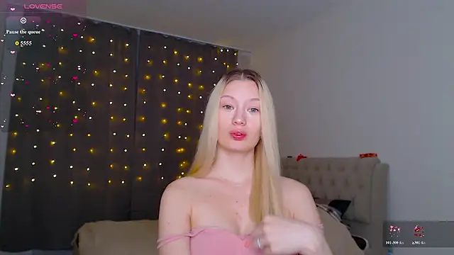 heyblondy live cam on StripChat