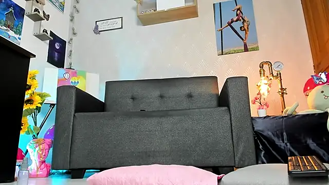 Alaia_Love77 live cam on StripChat
