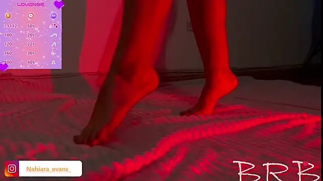 NahiaraEvans_ live cam on StripChat