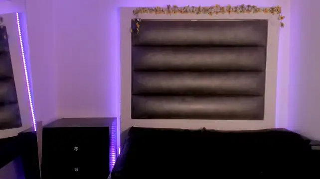 adhalee_js live cam on StripChat