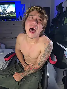 AngelLatinBoy live cam on StripChat