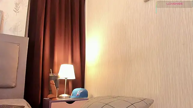 beako_strong live cam on StripChat