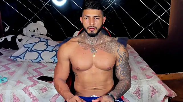 JackMclain live cam on StripChat