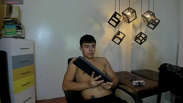 shelby_col live cam on StripChat