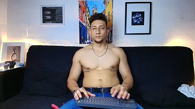 SR_EMILIOCUM live cam on StripChat